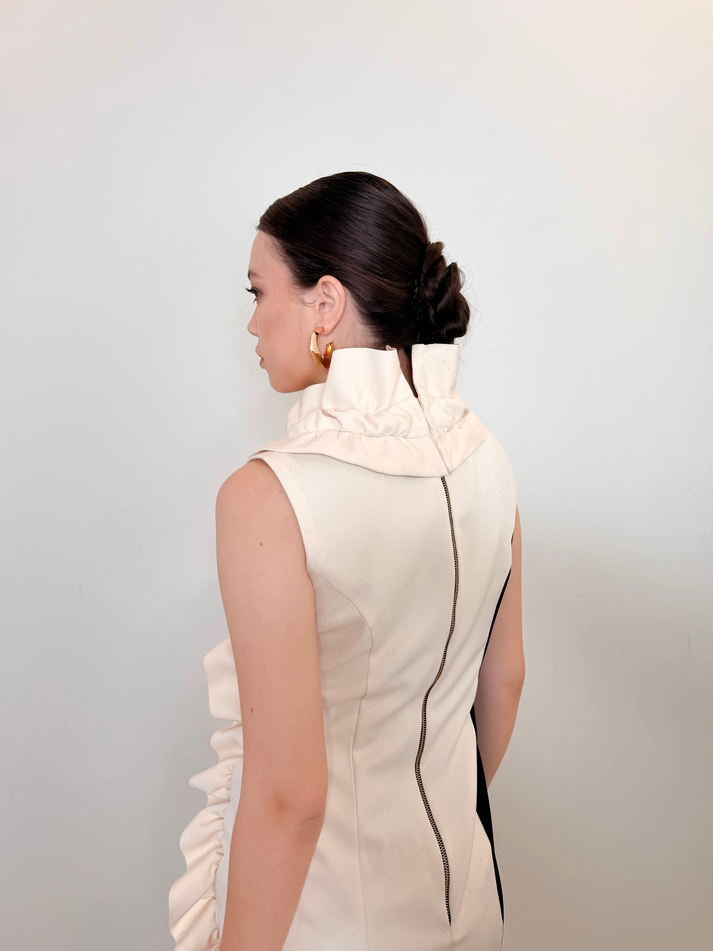Solenne - Ivoire Sculpted Ruffle Mini Dress